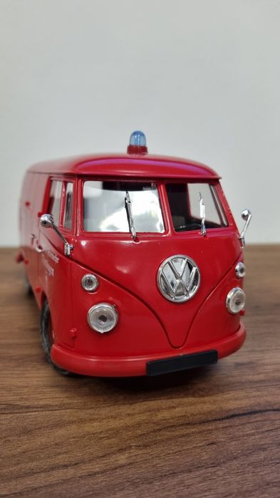 Macheta Bus VW pompier 1:18
