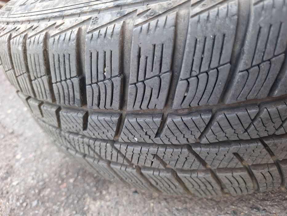 Vând anvelope iarna 205 55 16