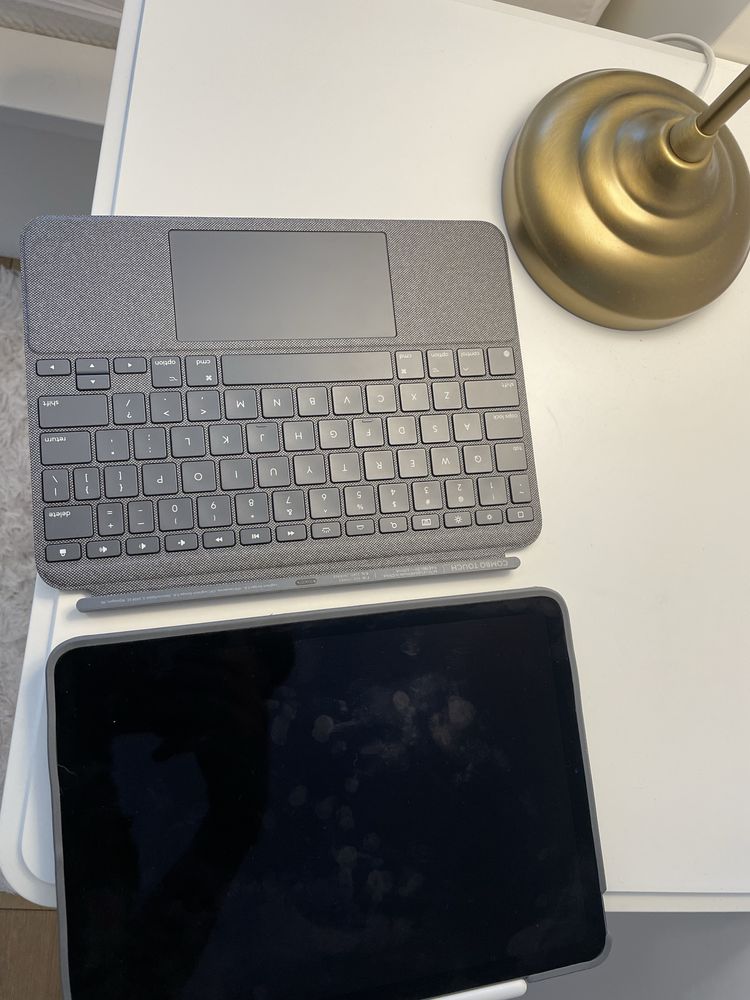 Ipad air 4, logitech combo touch + apple pencil 2