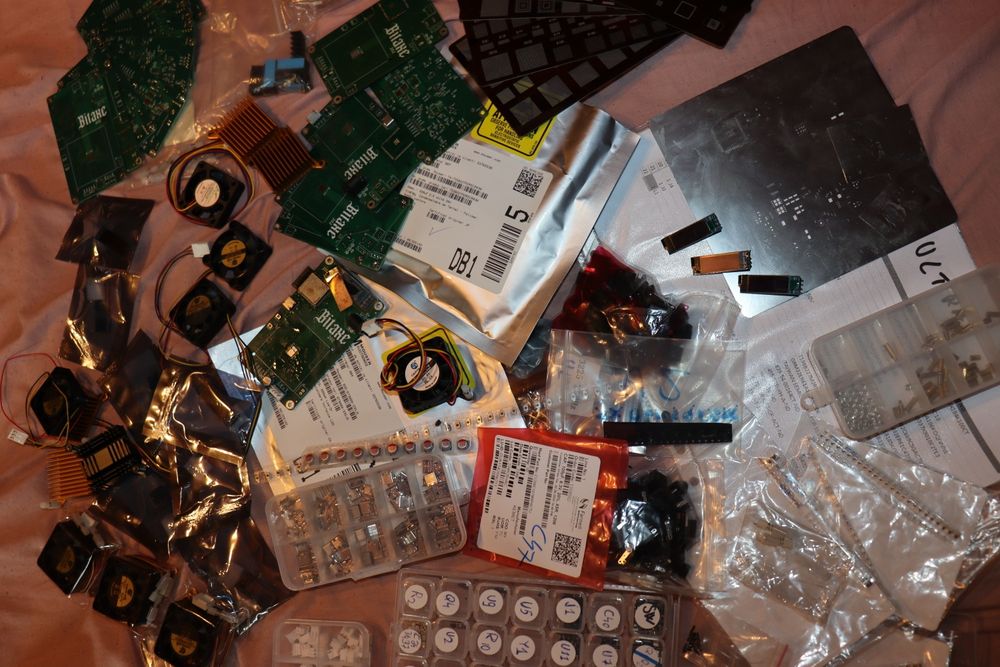Kituri DIY Solo Bitcoin Miner - Bitaxe Hex si Ultra + Bonus Consumabil