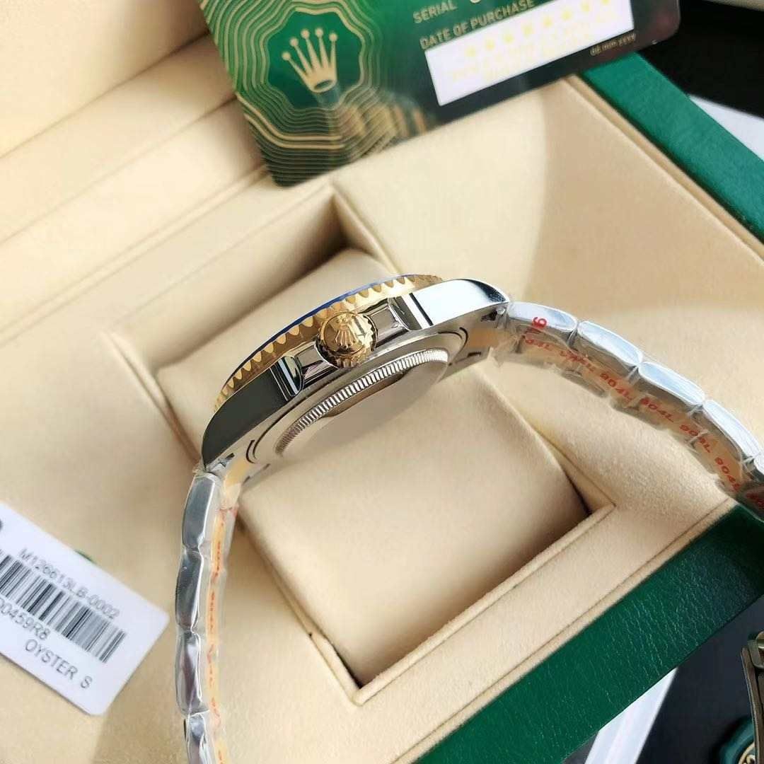 Чисто нов часовник Rolex Submariner Date - gold and black ! ! !