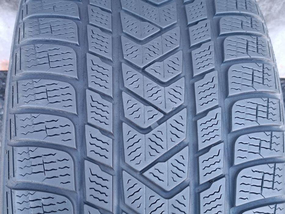 275/40/19 Pirelli