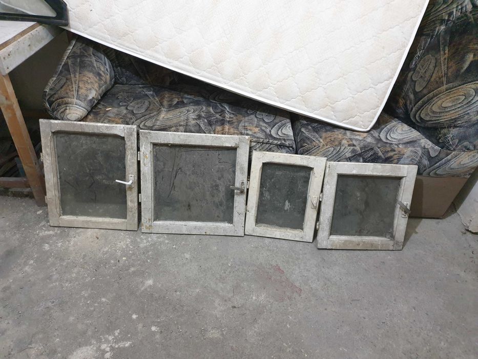 Ferestre din lemn cu geam ochiuri mici