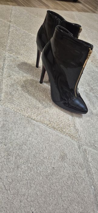 Продавам дамски боти