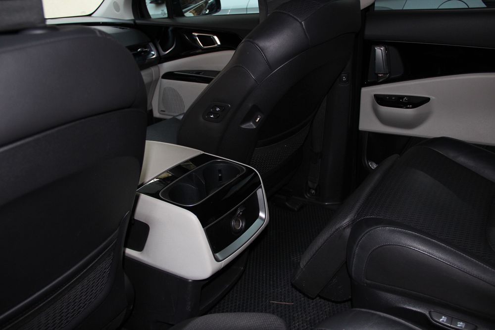 Kia Carnival продается