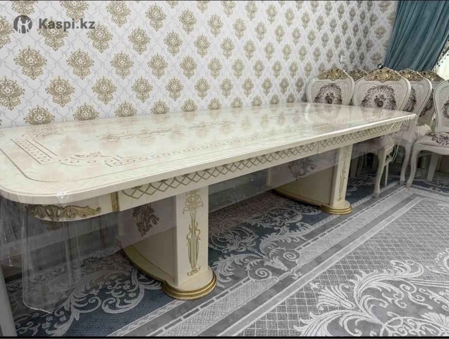 Стол стулья почти новый