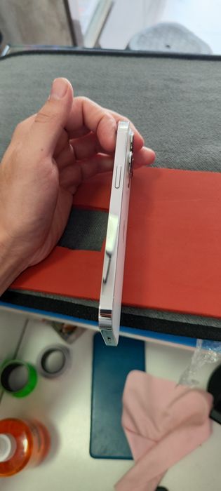 Iphone 13 pro.  Nok