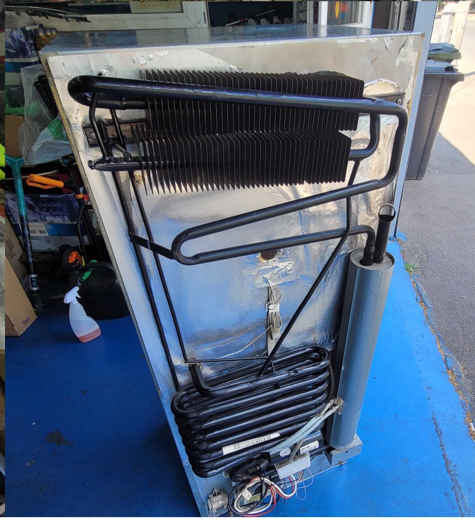 Frigider  Dometic RMD 8505  Absorbtie     12V  230V și Gaz