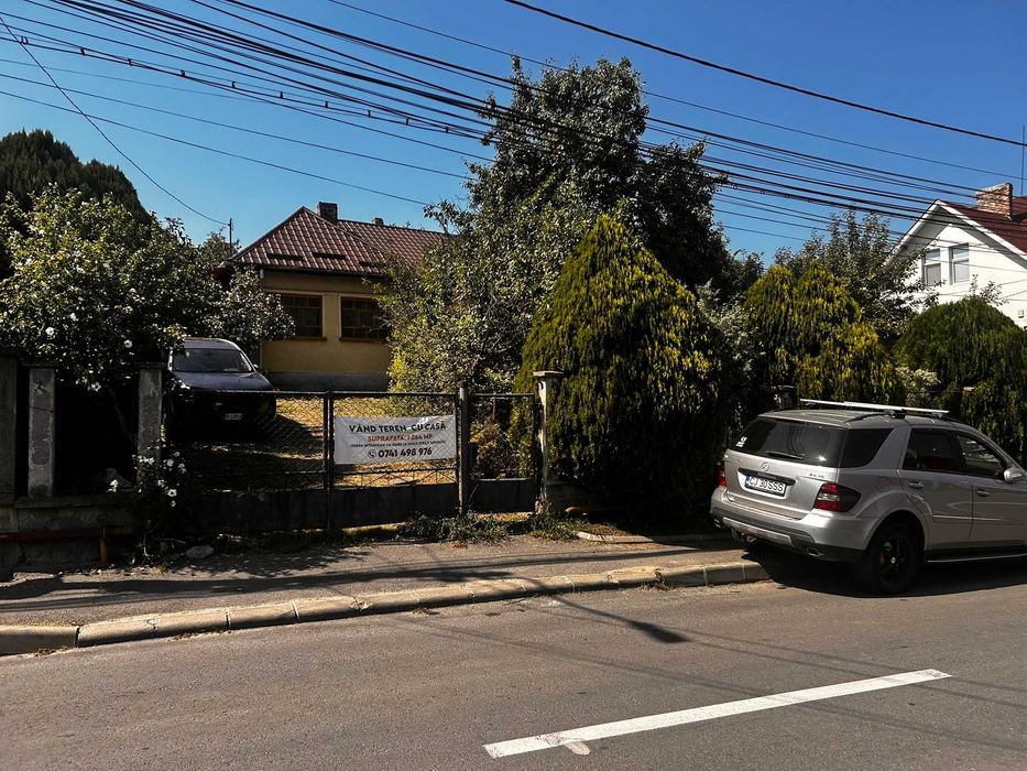 Vând teren pentru investitori sau casa curte și gradina