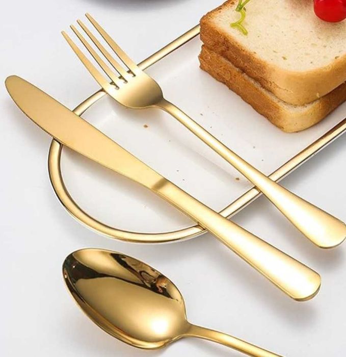 Set tacamuri 24 piese, cu un finisaj luxos  - auriu/argintiu