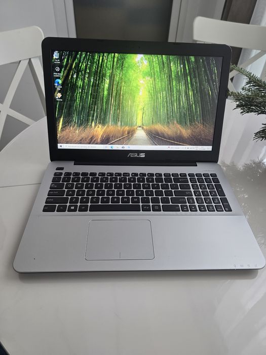 Laptop ASUS procesor Intel Core i7-5500U, 15.6", 12 GB RAM SSD 256GB