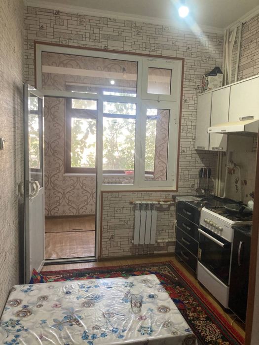 Навои шахрида квартира сотилади 1 этаж 1 хона Офис учун зур жой