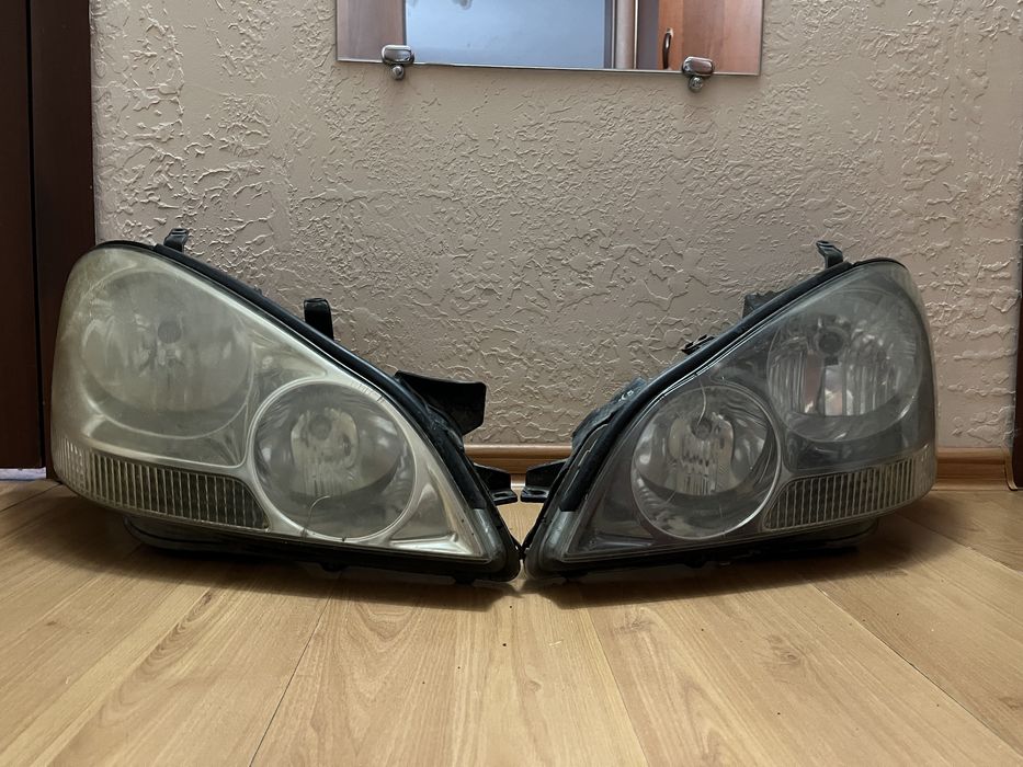 Фары toyota avensis verso