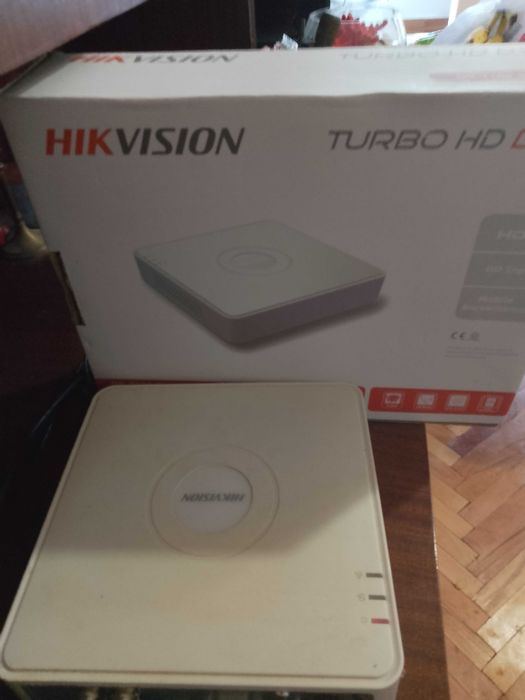 Продавам DVR Hikvision 4 канален
