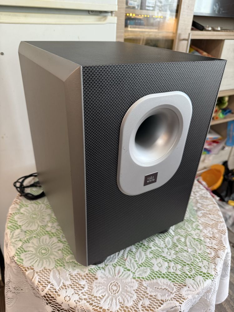 Като нов Subwoofer JBl SUB200/230