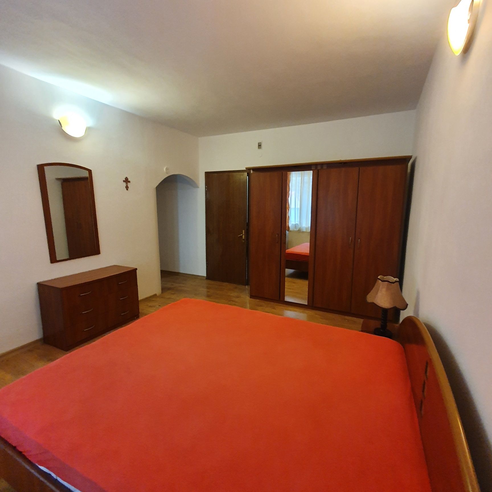 Inchiriez apartament 2 camere. 350 €