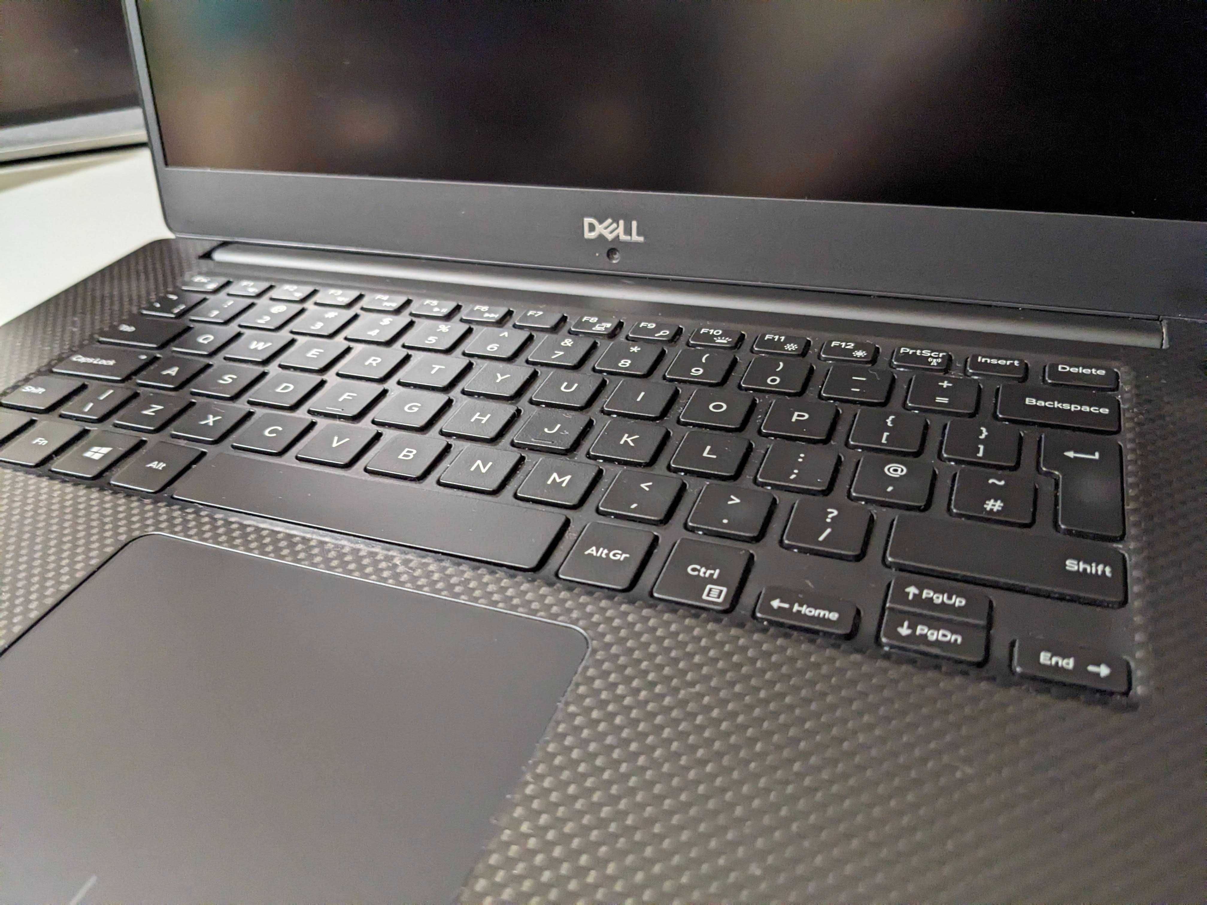 Лаптоп Dell XPS 15 9570