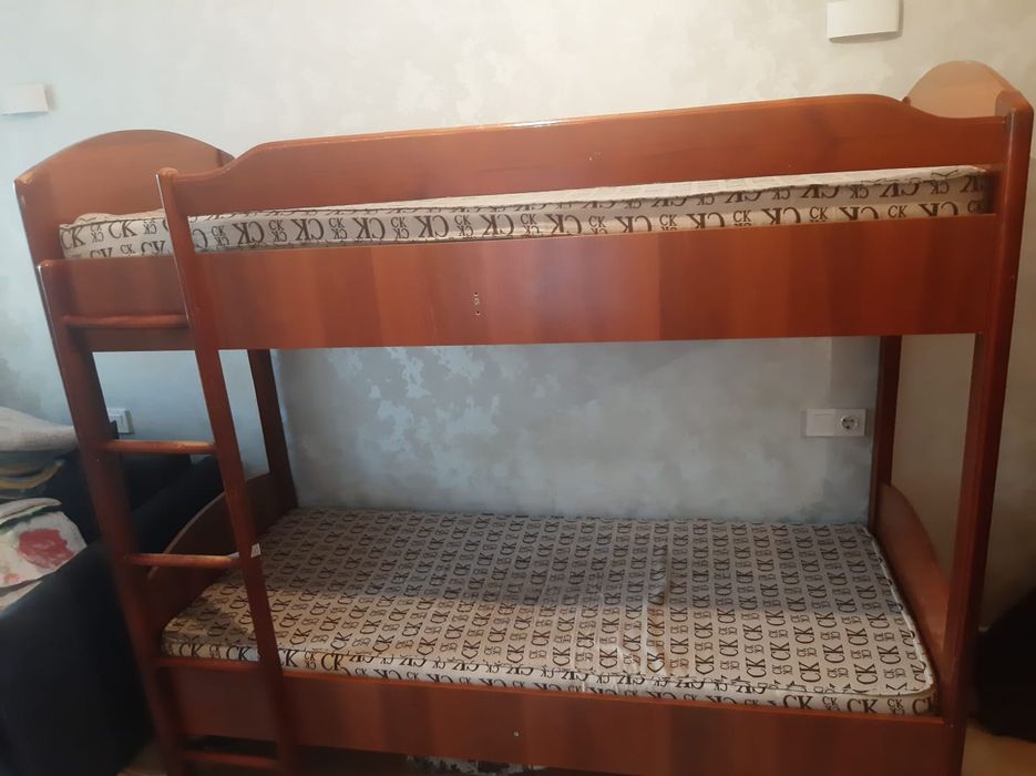 Продам подростковую двухярусную кровать до 14 лет  в хорошем состоянии