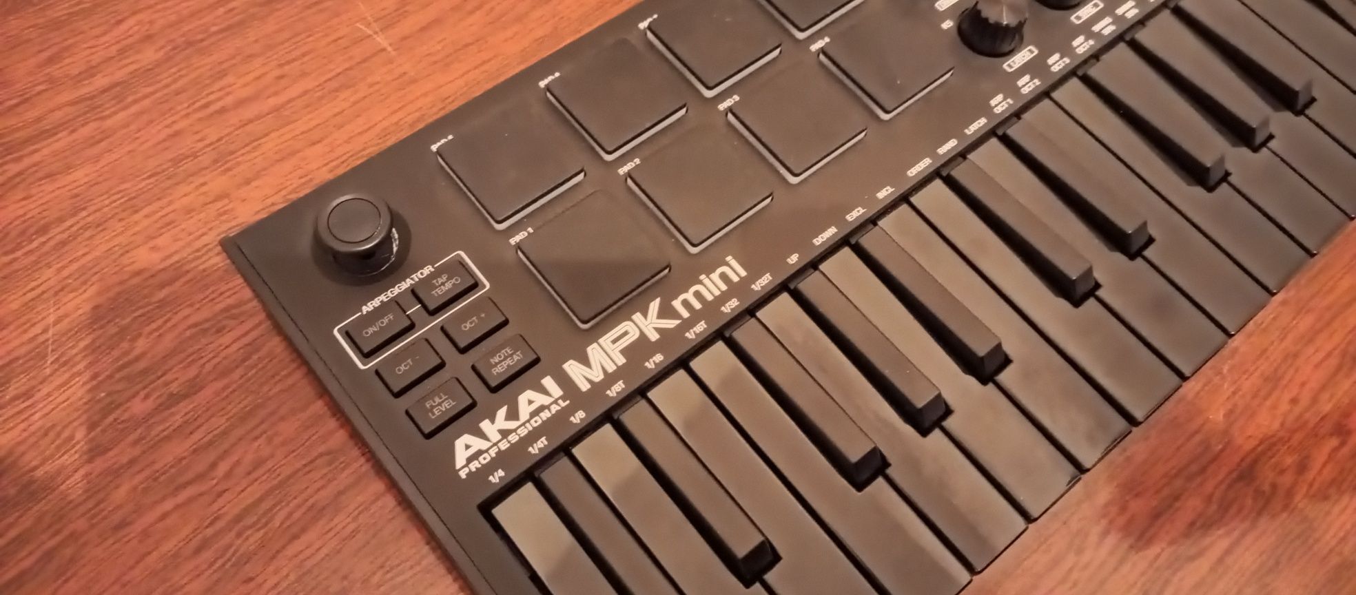 Midi-клавиатура Akai MPK Mini MKlll