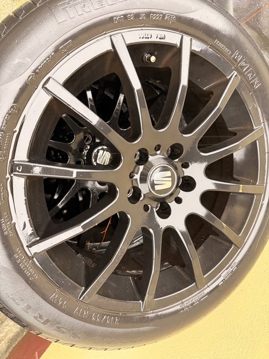 Jante Seat pe 17” cu cauciuc de vara dimensiuni cauciuc 215/55/R17