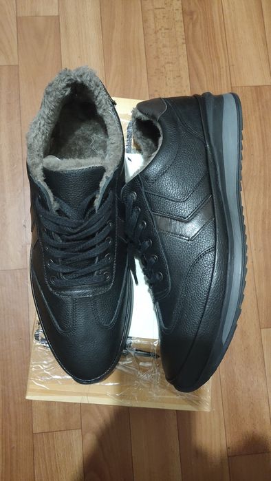 Кросовки натур кожа Турция 42.5