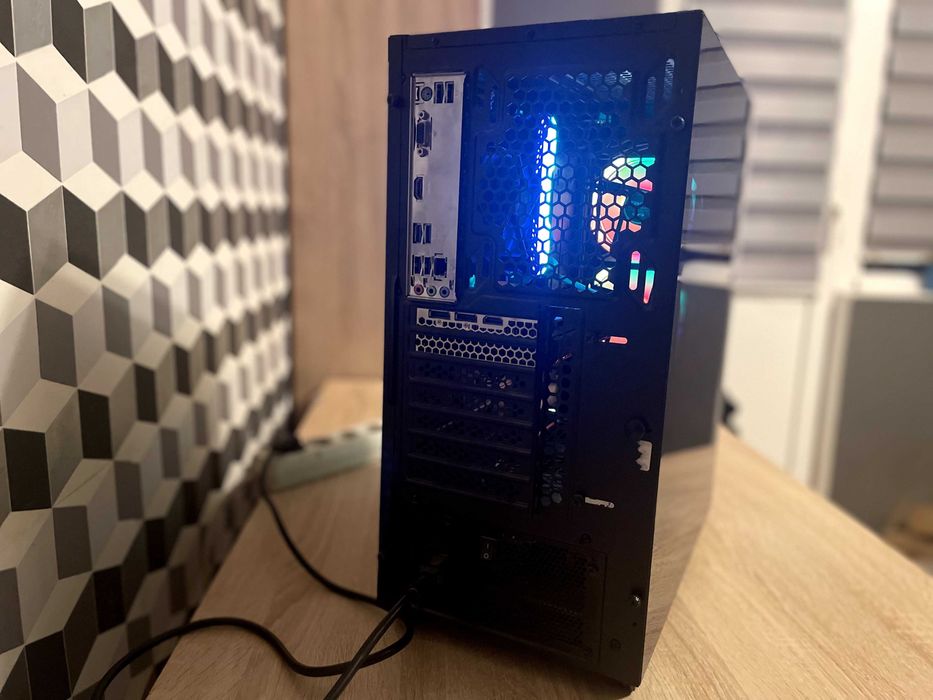 Геймърски/работен компютър i5 10400 Invidia 1650 16gb DDR4