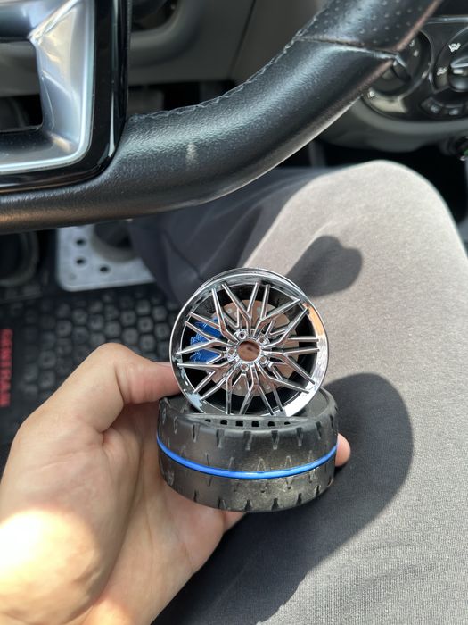 Продаются освежители воздуха в машину в виде дисков