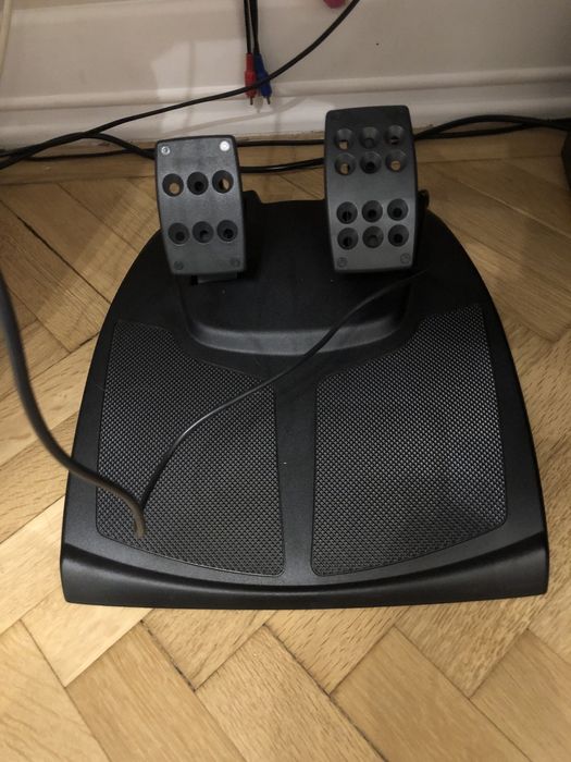 Volan gaming logitech momo racing