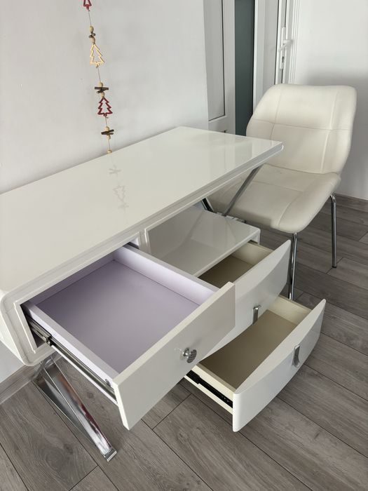 Set Masa de machiaj/Birou, noptiera si scaun