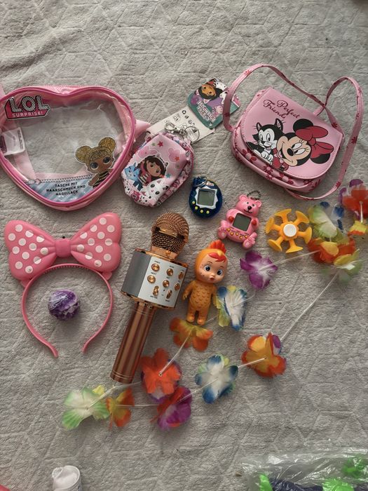 Лот от играчки за момиче