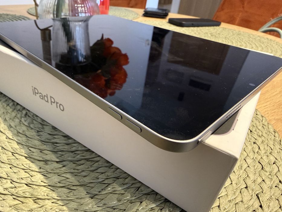 Apple Ipad Pro 11 4th Generation M2 128Gb WIFI + Smart Folio Originala