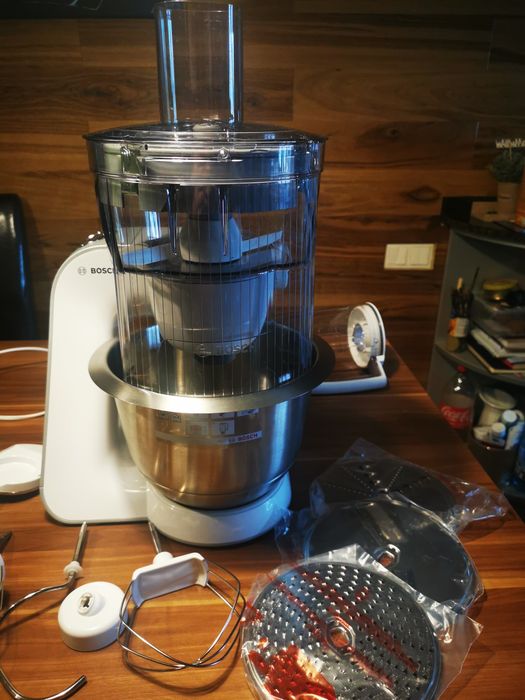 Robot de bucătărie multifunctional Bosch in stare impecabilă. 
L-am fo