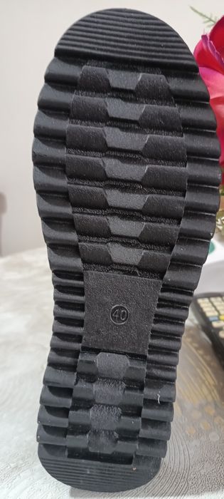 Предлагам дамски боти