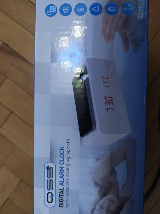 Часовник с безжично зарядно за телефон