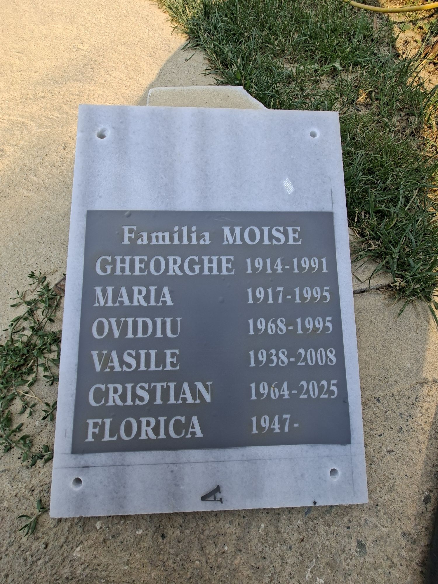 Scris direct in cimitir o725755o19 cruci marmura