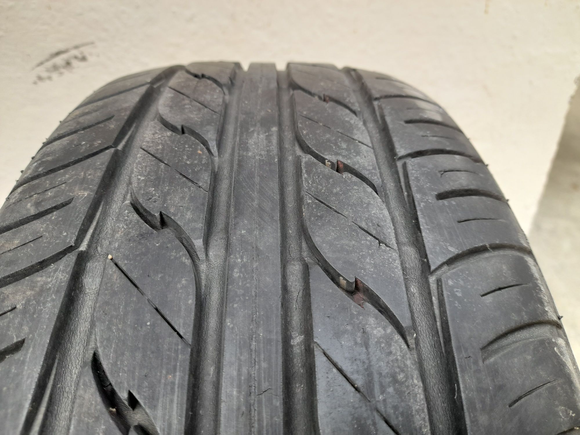 5 бр. 205 55 16, летни гуми, 1 бр. Firestone и 4 Maxxis