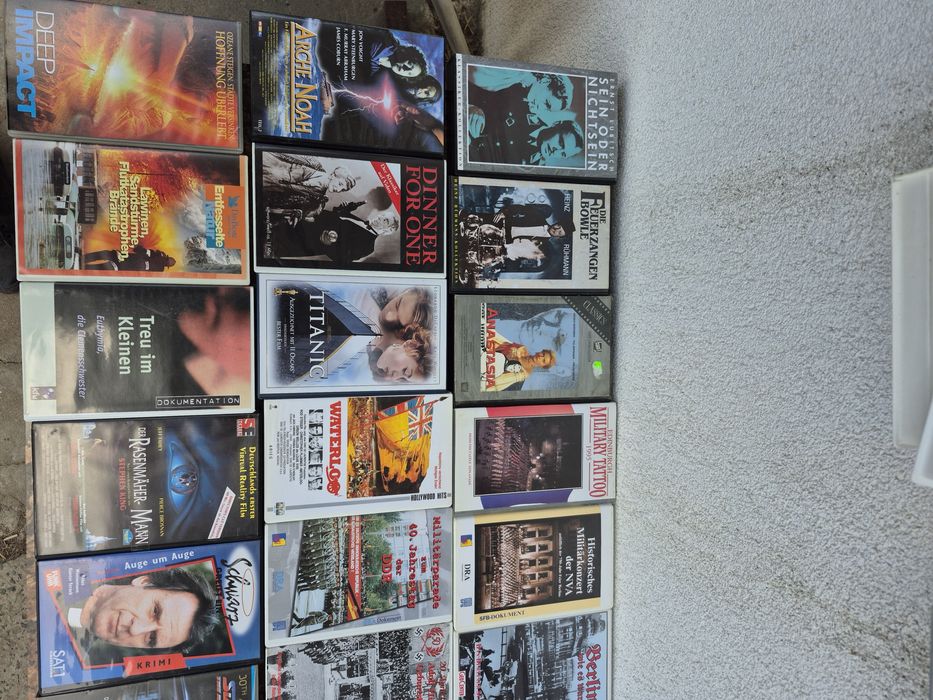Vând 50 casete video VHS originale colectie 85&120 min,filme groaza,sf
