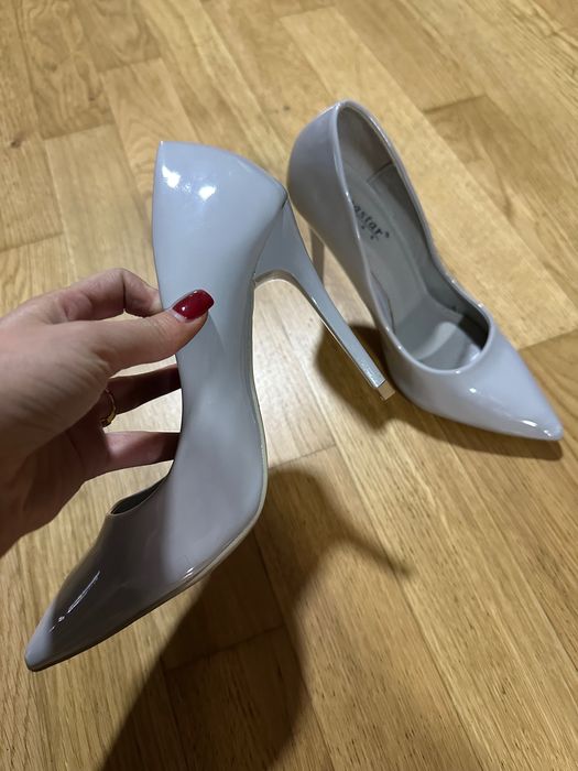 Pantofi stiletto gri