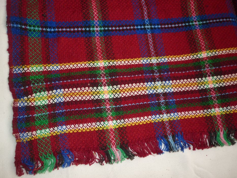 Ръчно тъкани котленски престилки с народни мотиви