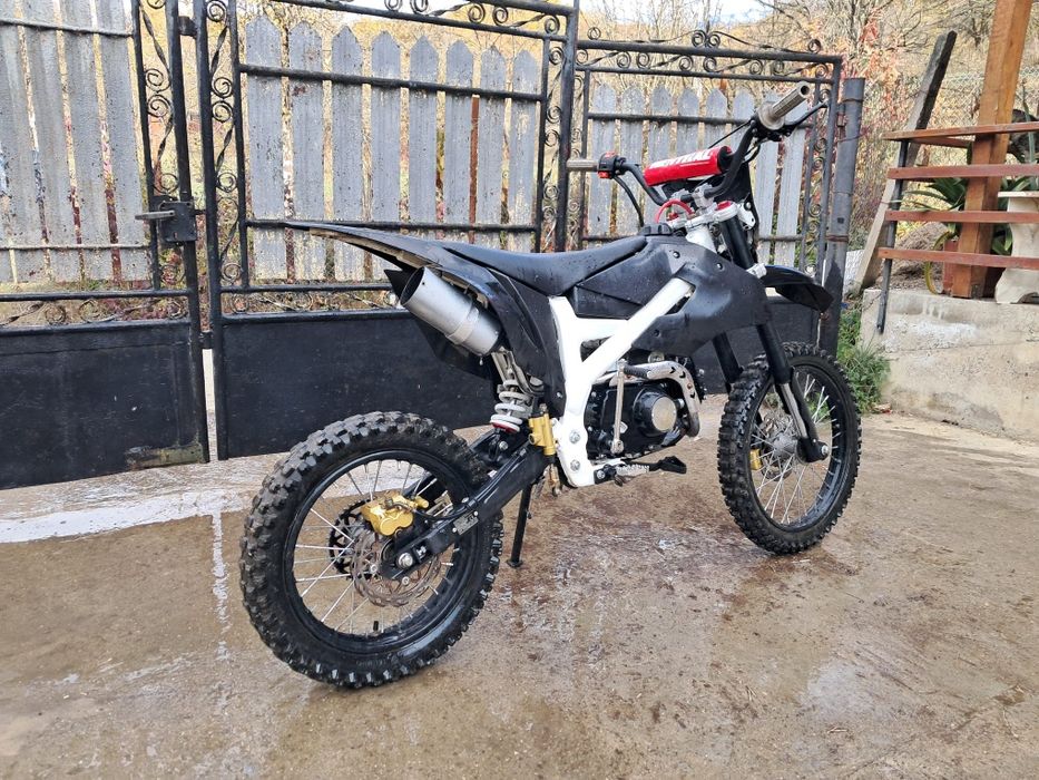 Vand cross125cc  citiți descrierea