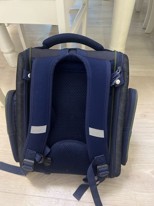 Продам школьную сумку в отличном состоянии