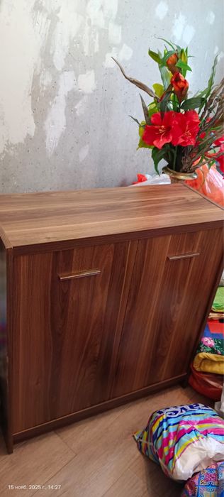 Шкафчик с полочками