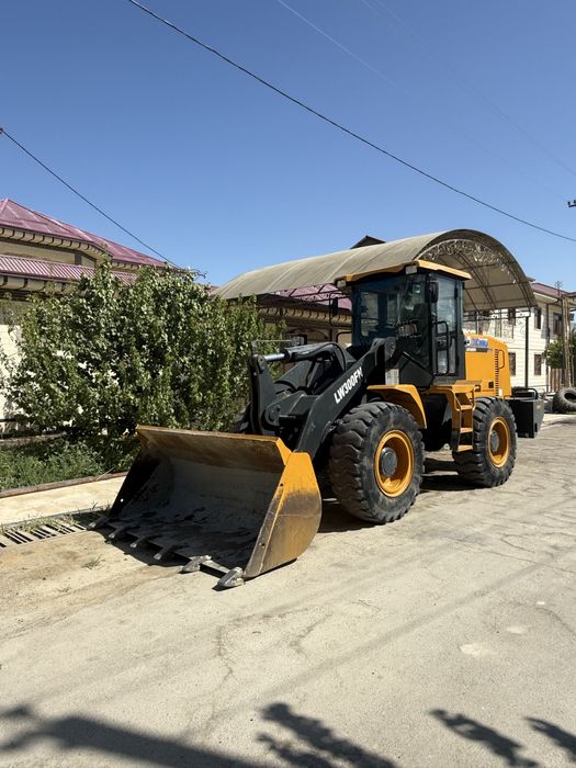 Погрузчик 1,8 м3 сотилади