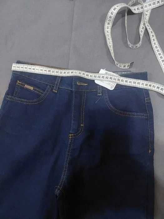 Джинсы  LCWAIKIKI на 10-11 лет рост 140-146 см с подкладом.