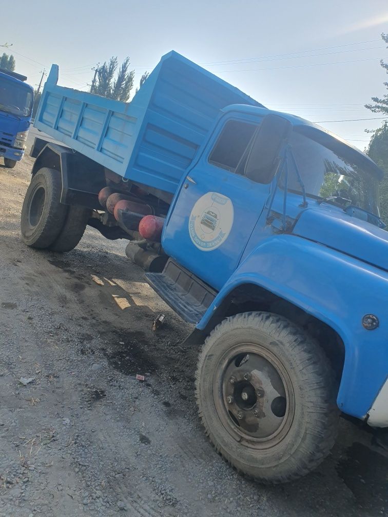 Gaz 53 holati yaxshi mator yangi samasval gaz urilgan dakument joyida