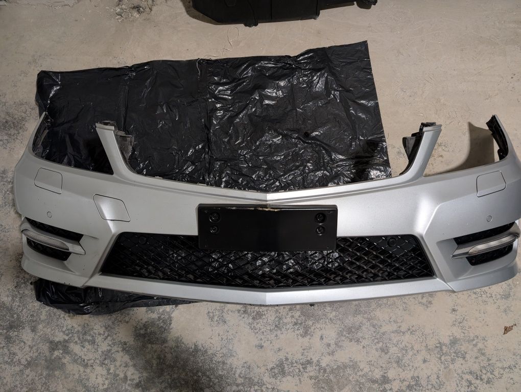 Предна броня Mercedes W204 facelift AMG