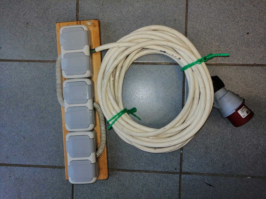 Prelungitor 380 V la 220 V cu 6 prize , 12 metri , NOU