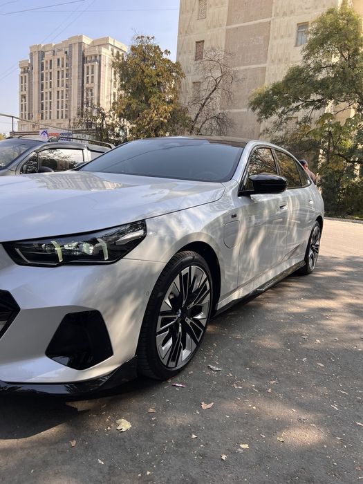Продаётся BMW I5 35L FULL