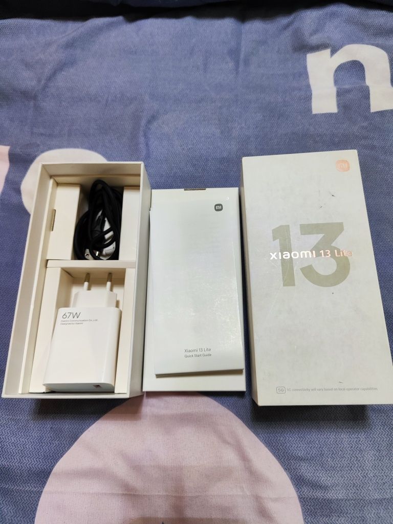 Xiaomi 13 lite 12/256 идеально