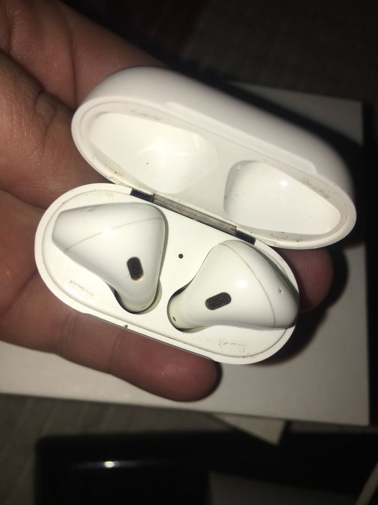 Наушники AirPods with